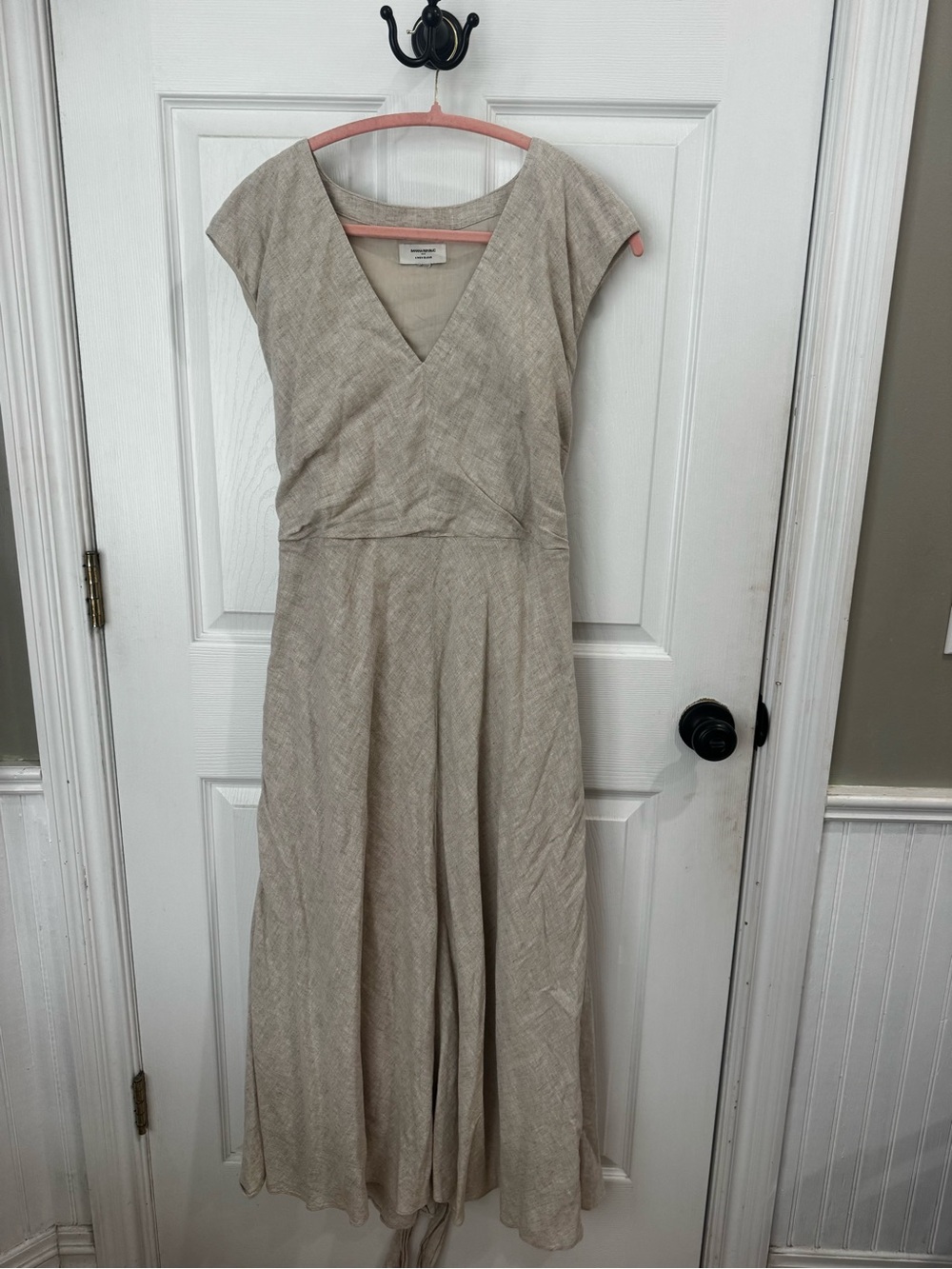 Banana Republic Cream-Beige V-Neck Maxi Dress